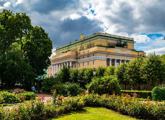 Петербургская Мельпомена и Терпсихора