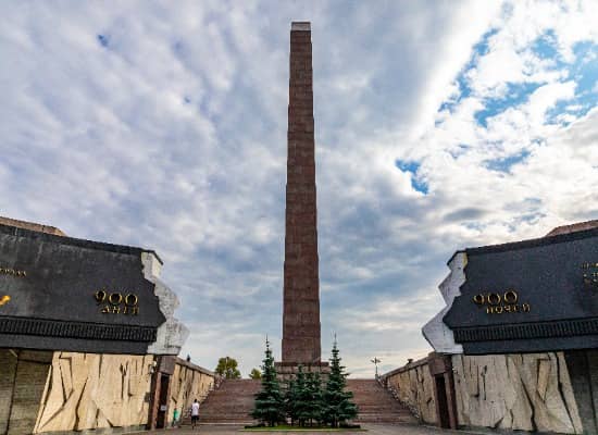 900 дней и ночей