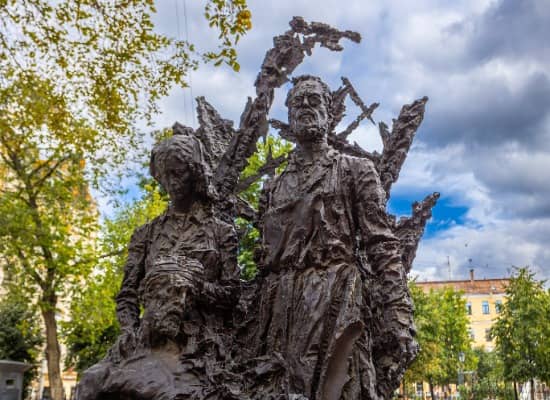 Экскурсия в один из музеев посвященных блокаде Ленинграда.